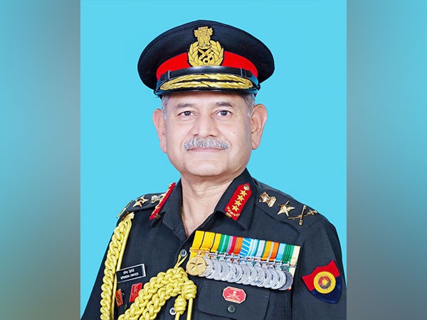 जनरल उपेंद्र द्विवेदी ने सेना प्रमुख का संभाला पदभार, जानें उनकी 40 साल की सेवा के बारे में